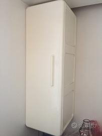 Armadietto portamedicinali in plastica bianca