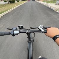 Bicicletta elettrica Maserati rossa