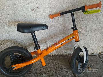 BICICLETTA SENZA PEDALI PER BAMBINO/A