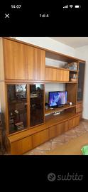 Mobile di legno da salotto