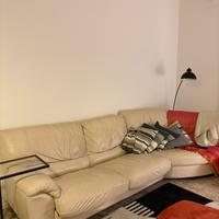 Divano letto eco pelle color beige chiaro Natuzzi