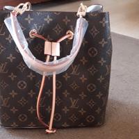 BORSA LOUISE VUITTON PARI ALL’ORIGINALE