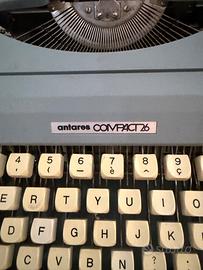 Dischi vinile, macchina da scrivere, cucire e elet