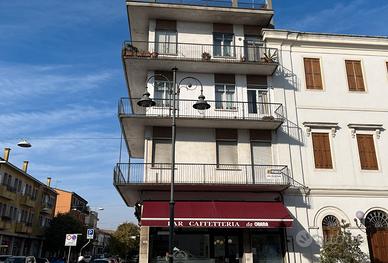 CAVARZERE: 104D: Ufficio al primo piano