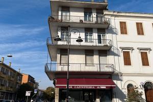 CAVARZERE: 104D: Ufficio al primo piano