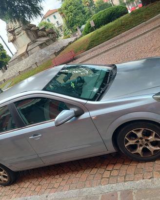 Ope Astra benzina fermi amministrativo