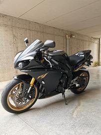 Yamaha R1 big bang 2012
