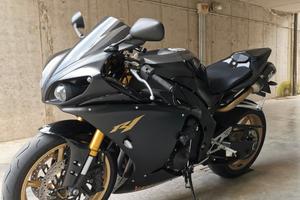 Yamaha R1 big bang 2012