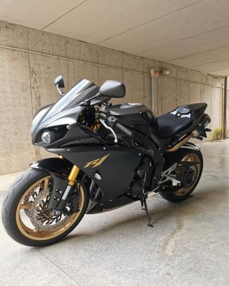 Yamaha R1 big bang 2012