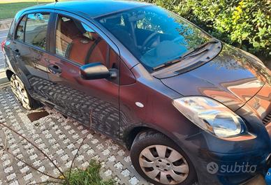 Toyota yaris diesel 2011 unico proprietario