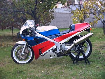 HONDA RC30 ---- LAVERDA SFC