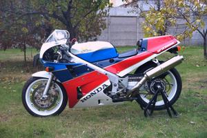 HONDA RC30 ---- LAVERDA SFC