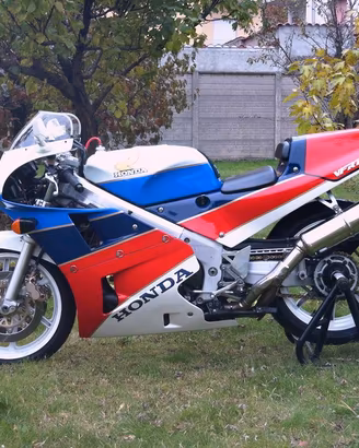 HONDA RC30 ---- LAVERDA SFC