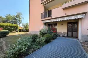 4 LOCALI A BUSSERO
