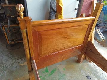 letto antico in legno 