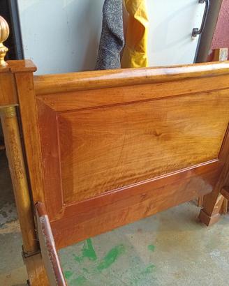 letto antico in legno 