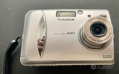 Fujifilm FinePix A303 Fotocamera Digitale 3.2MP