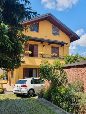 Stanza singola a Biassono con GIARDINO - 500EURO