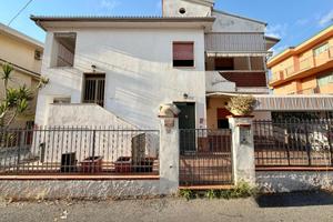 5 LOCALI A DIAMANTE