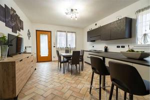 Villa di 200 m² con più di 5 locali e box auto dop