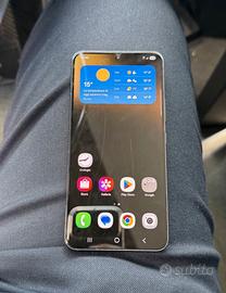 Samsung galaxy s22 5g android 16 e  batteria nuova