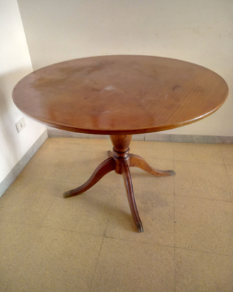 Tavolo rotondo con base a 4 piedi
