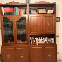 Mobile soggiorno classico in legno con vetrina