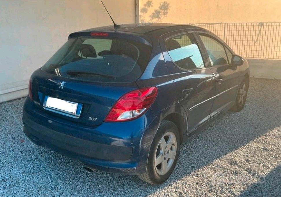 Peugeot 207 2010 photo 2