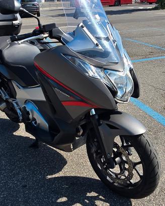 Honda Integra 750, pluriaccessoriata