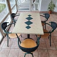 2 set di tavolo con 5 sedie