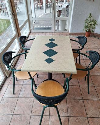 2 set di tavolo con 5 sedie