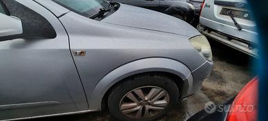 OPEL ASTRA STATION WAGON 2008 - PARAFANGO DESTRO