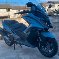 Maxi scooter Kimco