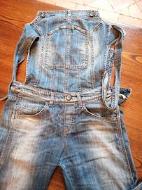 salopette di jeans 