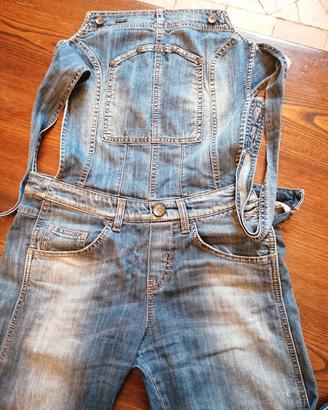 salopette di jeans 