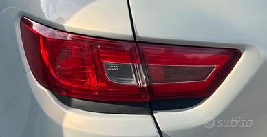 Fari posteriori clio 4