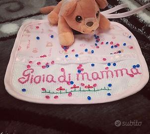 Bavetta bimba ricamata a mano
