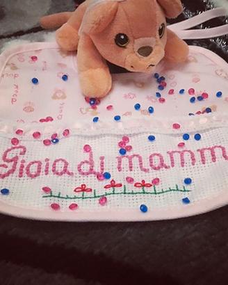 Bavetta bimba ricamata a mano