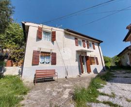 RUSTICO A CAPRINO VERONESE