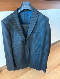 Completo uomo elegante