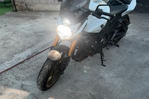 Moto fz8