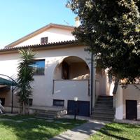 Con Grande Giardino NUOVO Locale Grande 110 mq ,