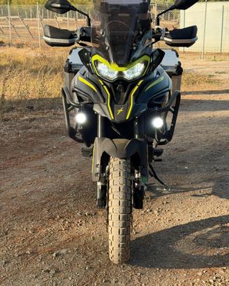Benelli TRK 702 X + Caschi  e interfoni inclusi
