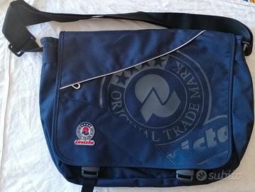 Borsa INVICTA