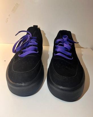 Scarpe Sashion nere con lacci viola – taglia 43