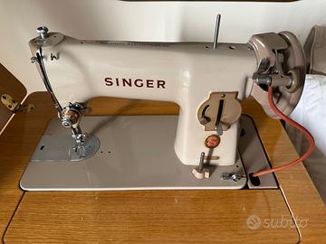 macchina da cucire Singer a pedale con mobile