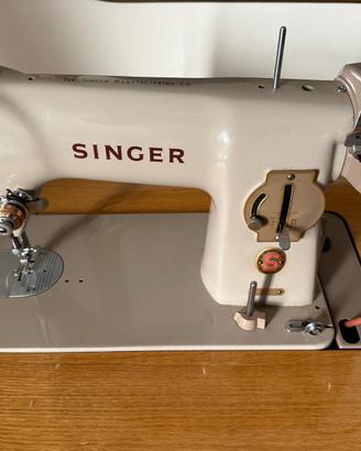 macchina da cucire Singer a pedale con mobile