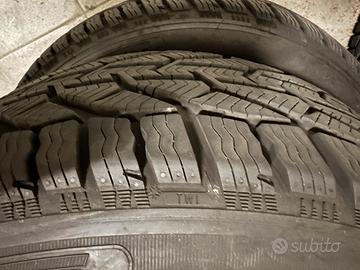 Pneumatici invernali 235/55 R17/103V