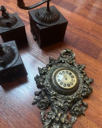 Lotto collezionismo ferro macinini e orologio