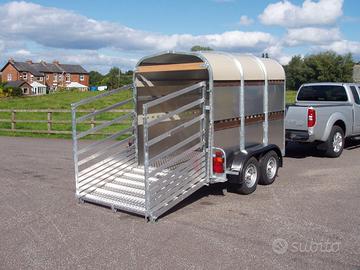Rimorchio trasporto bestiame 244 x 150 cm 2000 Kg.